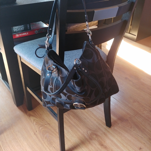 Authentic Coach Purse and matching Clutch - Picture 5 of 6